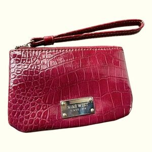 Nine West Faux Croc Embossed Wristlet‎ Interior Burgundy Zip Pocket 6” x 4”